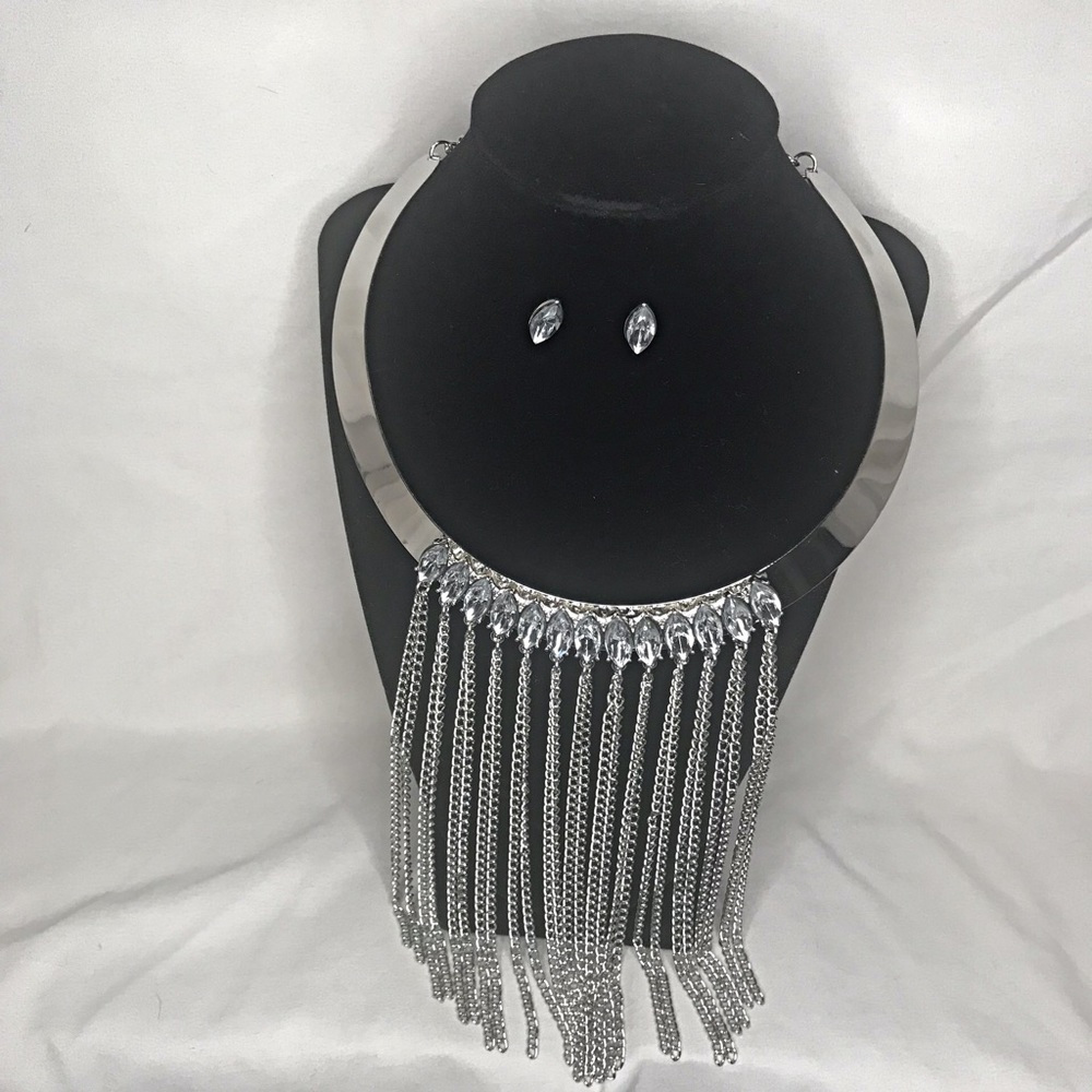 🆕 Mia metallic necklace and earring set